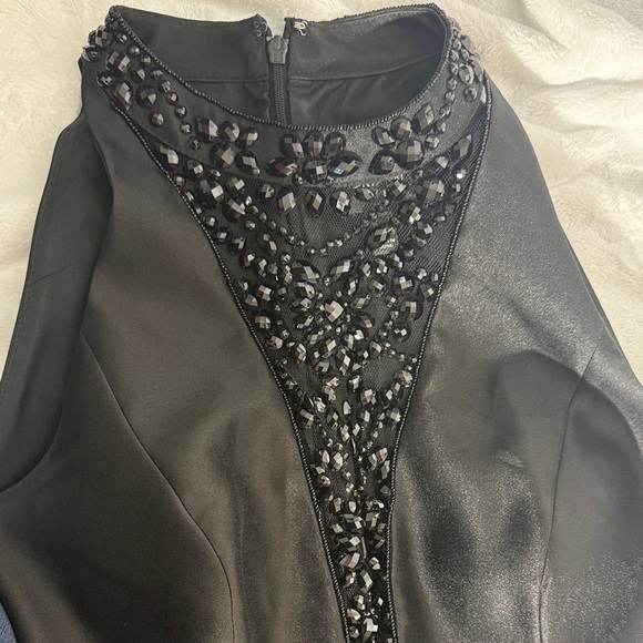 Adrianna Papell Beaded Halter Black Gown 8 - Picture 5 of 10